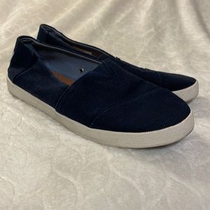 Size 10 Toms Navy Canvas Women’s Slip-On Shoes